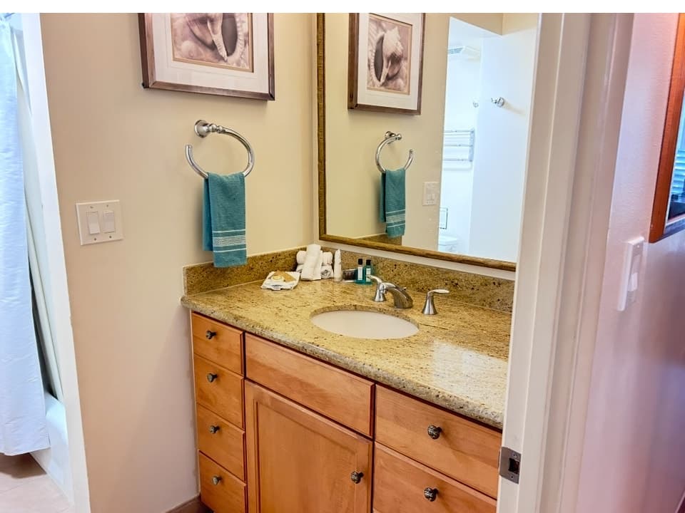 Condo in Lahaina · ★5.0 · 1 bedroom · 3 beds · 1 bath - Photo 5