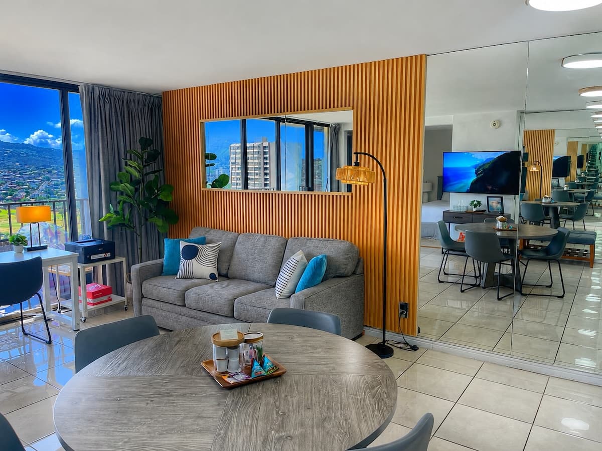 Condo in Honolulu · ★4.89 · 1 bedroom · 3 beds · 1 private bath - Photo 2