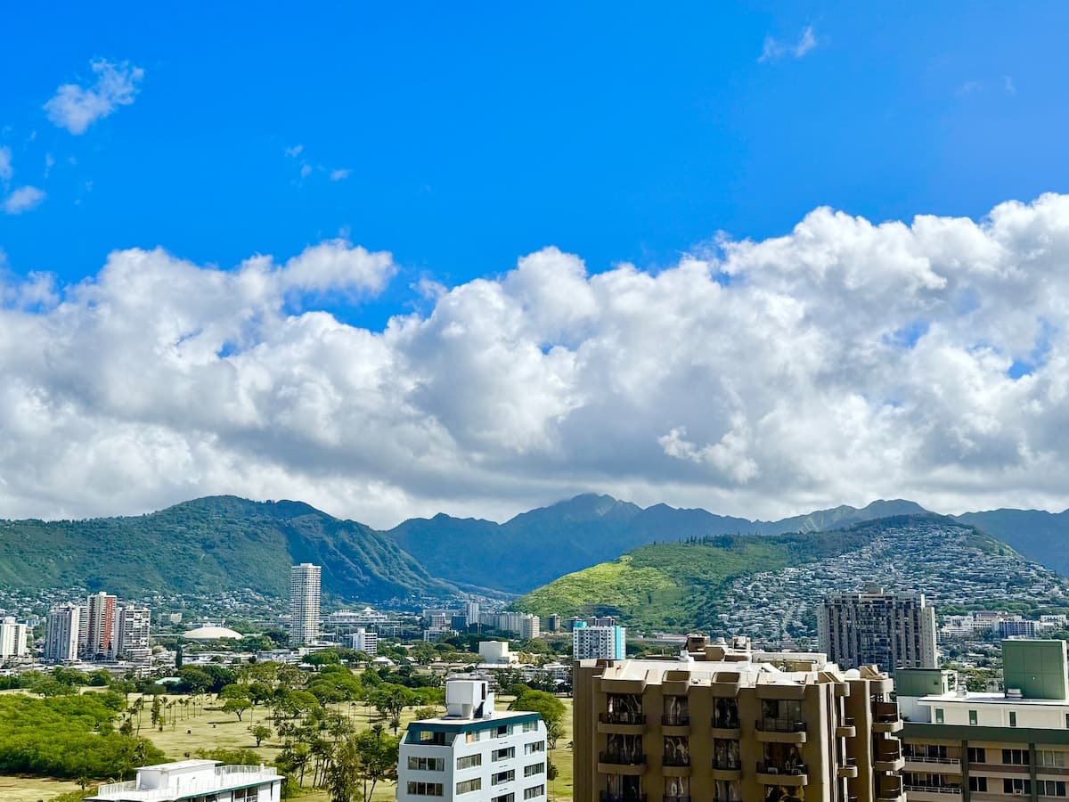 Condo in Honolulu · ★4.89 · 1 bedroom · 3 beds · 1 private bath - Photo 4
