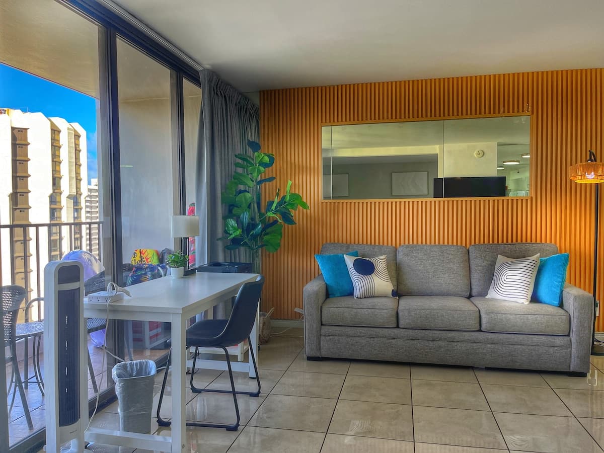Condo in Honolulu · ★4.89 · 1 bedroom · 3 beds · 1 private bath - Photo 5