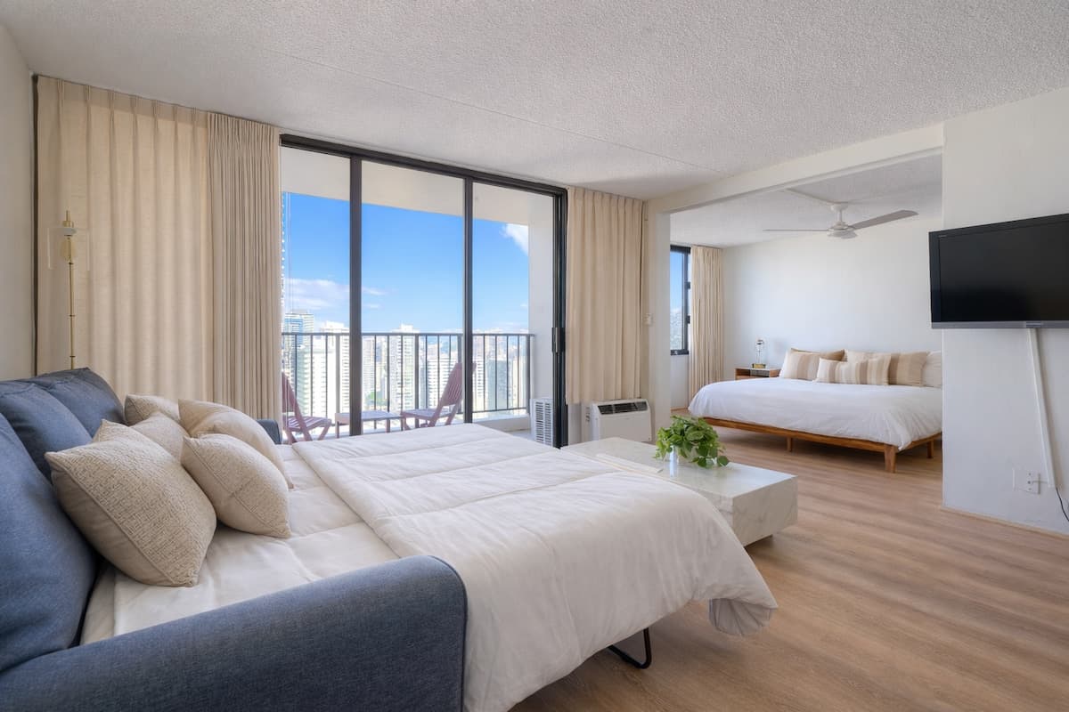 Waikiki Beach Oasis with a Convenient Parking - Photo 4