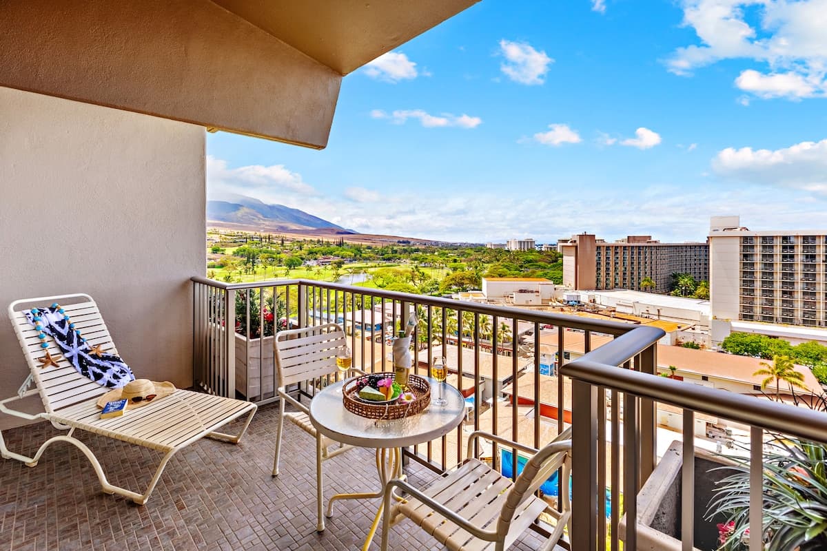 Condo in Lahaina · ★4.67 · Studio · 1 bed · 1 bath - Photo 2