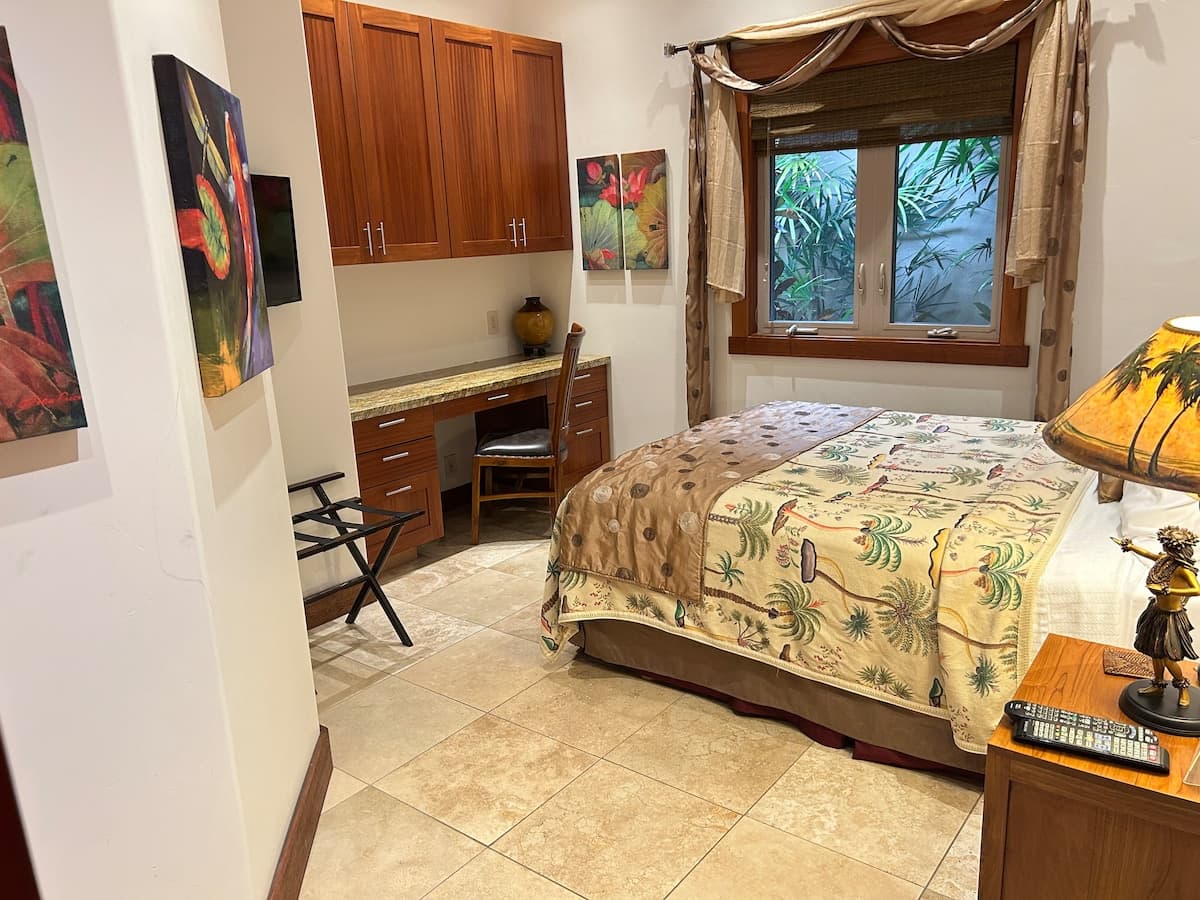 Home in Kailua-Kona · ★4.94 · 3 bedrooms · 3 beds · 3 baths - Photo 5