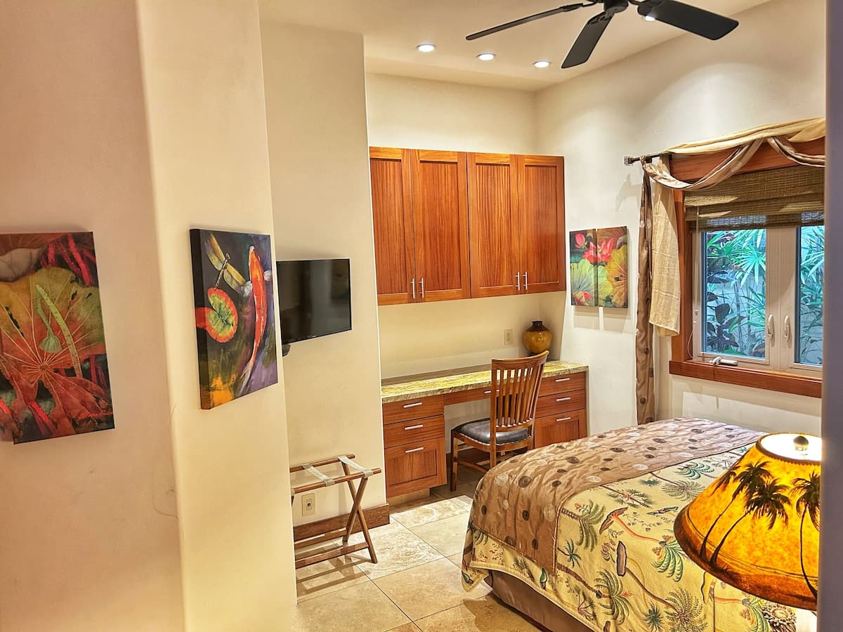 Home in Kailua-Kona · ★4.94 · 3 bedrooms · 3 beds · 3 baths - Photo 4