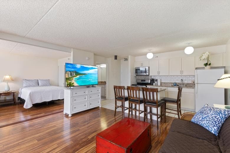 Condo in Honolulu · ★4.73 · 1 bedroom · 2 beds · 1 private bath - Photo 3