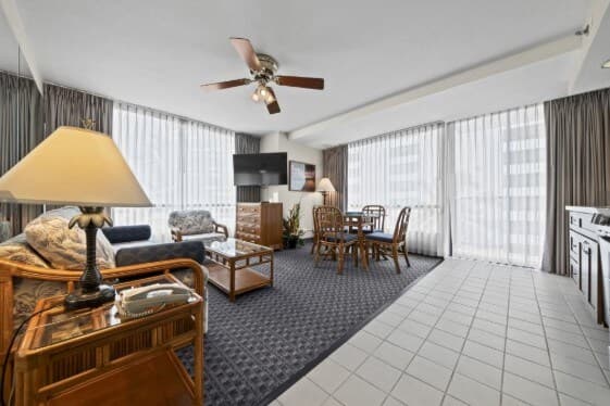 1-bedroom Koa suite at Waikiki Beach. - Photo 2