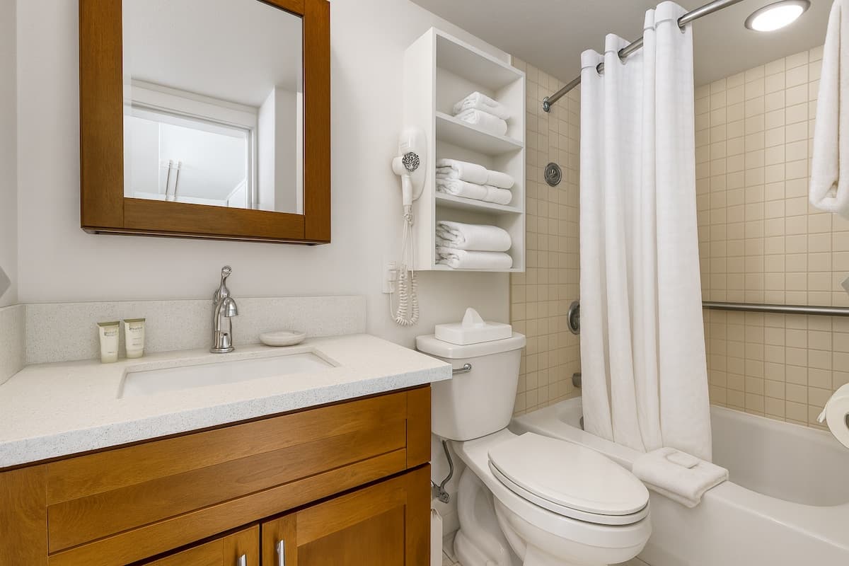 1-bedroom Koa suite at Waikiki Beach. - Photo 4