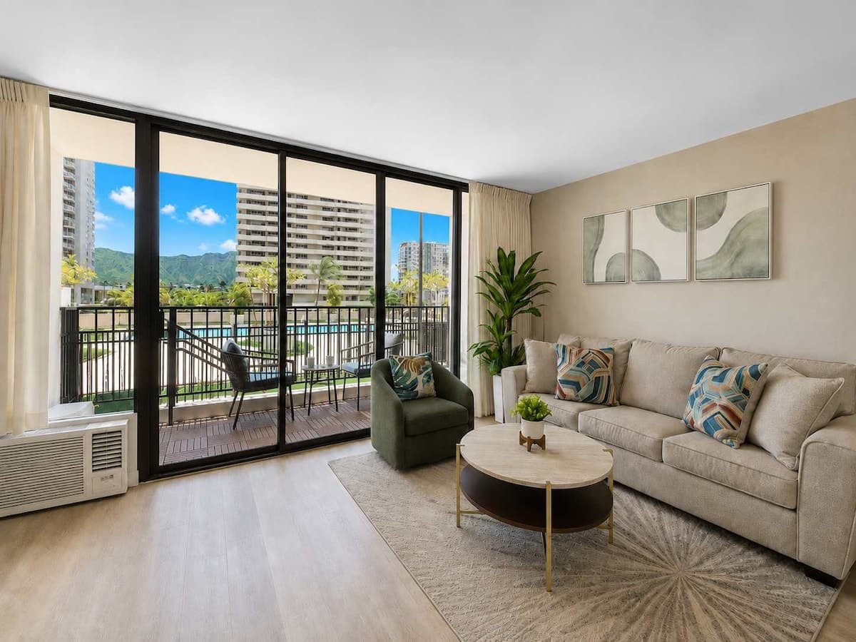 Condo in Honolulu · ★4.53 · 1 bedroom · 3 beds · 1 private bath - Photo 3