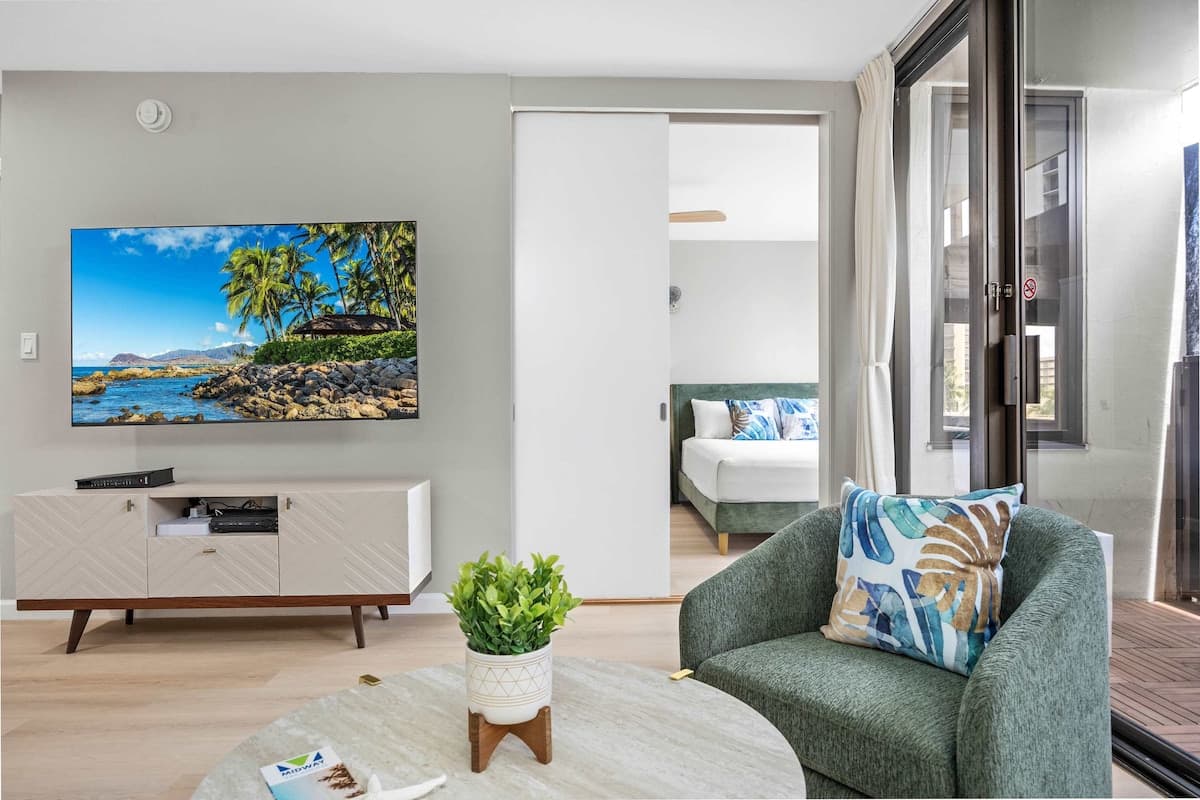 Condo in Honolulu · ★4.53 · 1 bedroom · 3 beds · 1 private bath - Photo 5