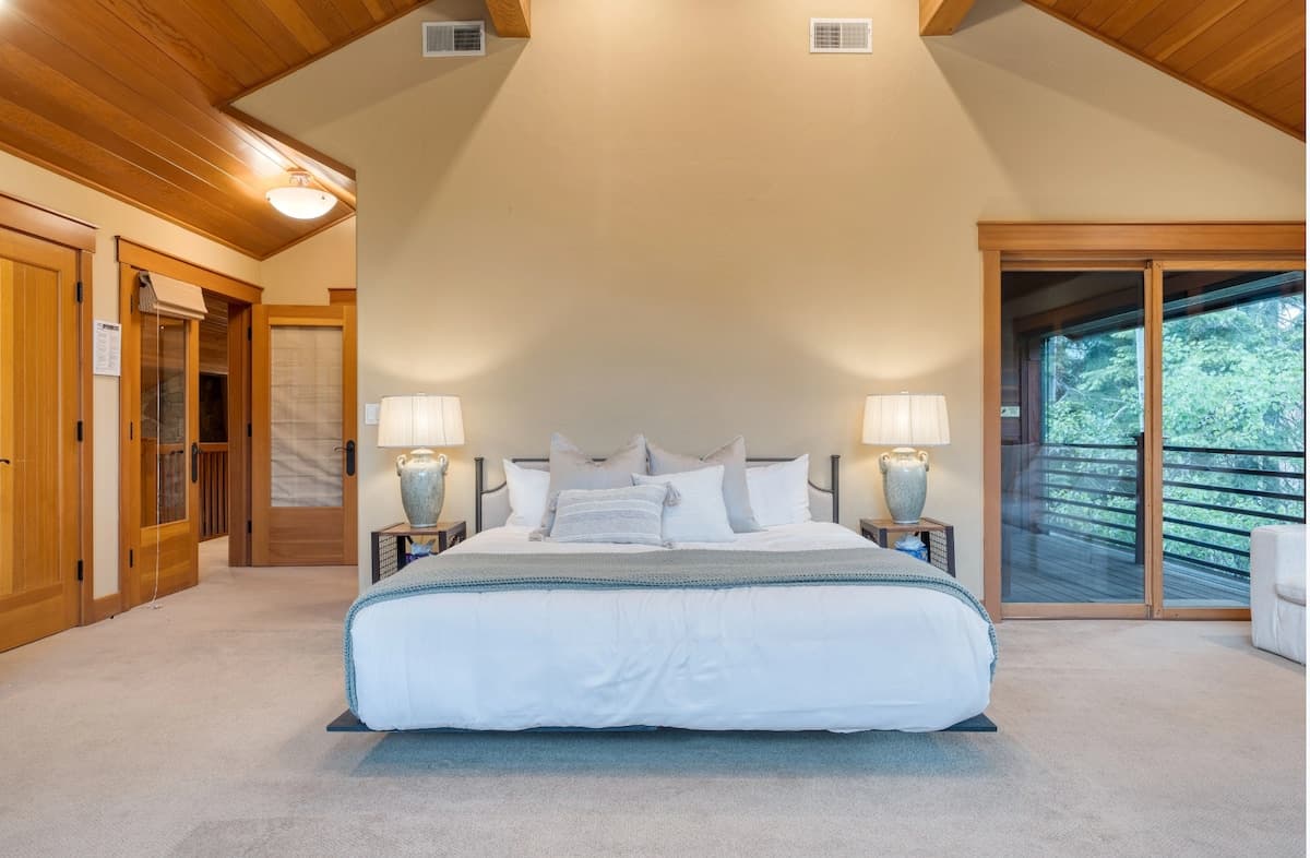 Peregrine Peak Ski-In/Out Chalet with Hot Tub - Photo 4