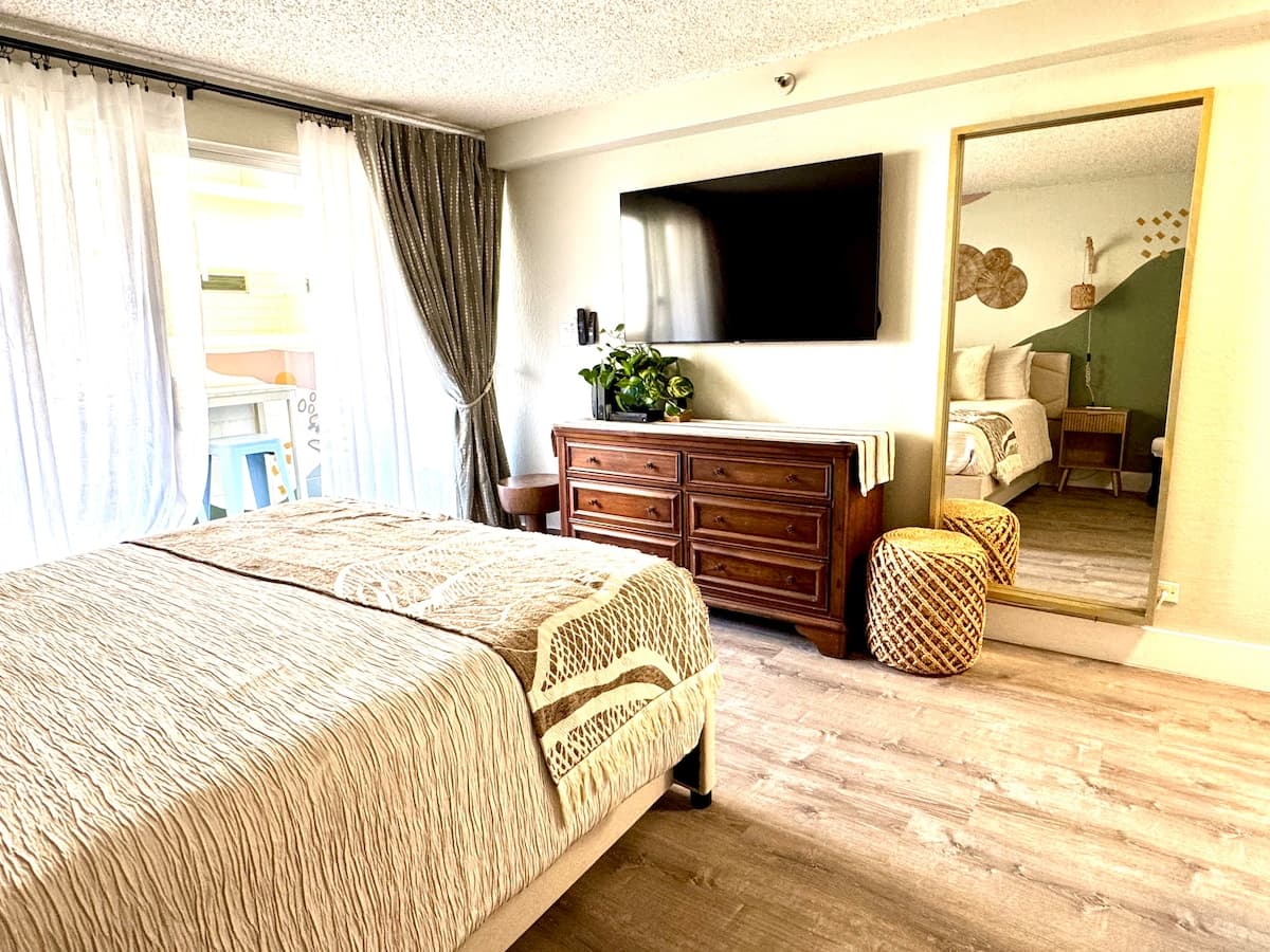Condo in Honolulu · ★5.0 · 1 bedroom · 1 bed · 1 private bath - Photo 2