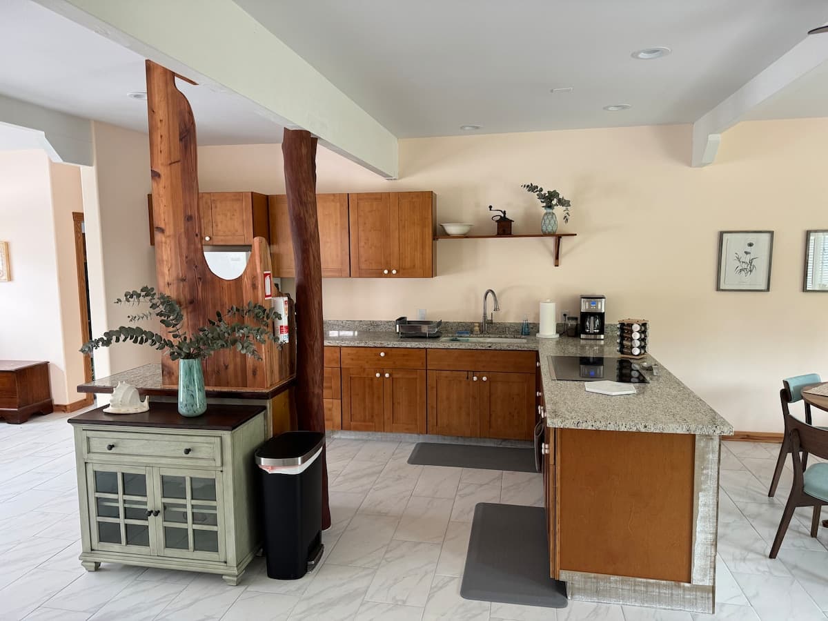 Home in Kealakekua · ★5.0 · 2 bedrooms · 2 beds · 2 baths - Photo 4