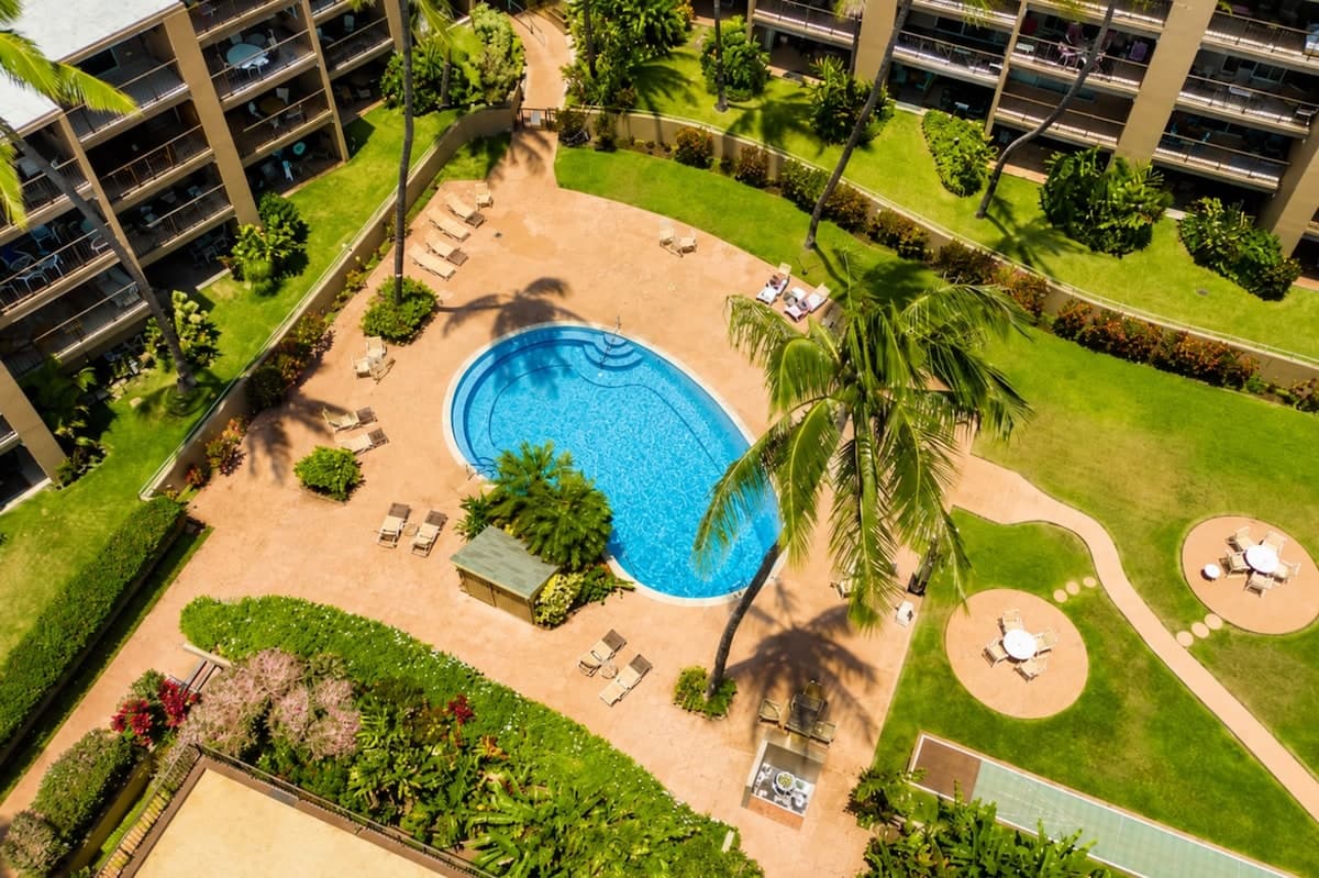 Condo in Lahaina · ★4.67 · 1 bedroom · 2 beds · 1 bath - Photo 4
