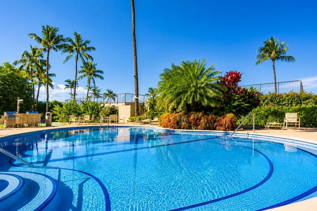 Condo in Lahaina · ★4.67 · 1 bedroom · 2 beds · 1 bath - Photo 2