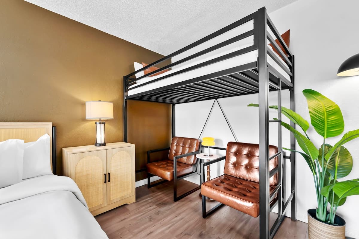 Shaka + Block To Beach + Sleeps Up To 3 Guests! - Photo 4