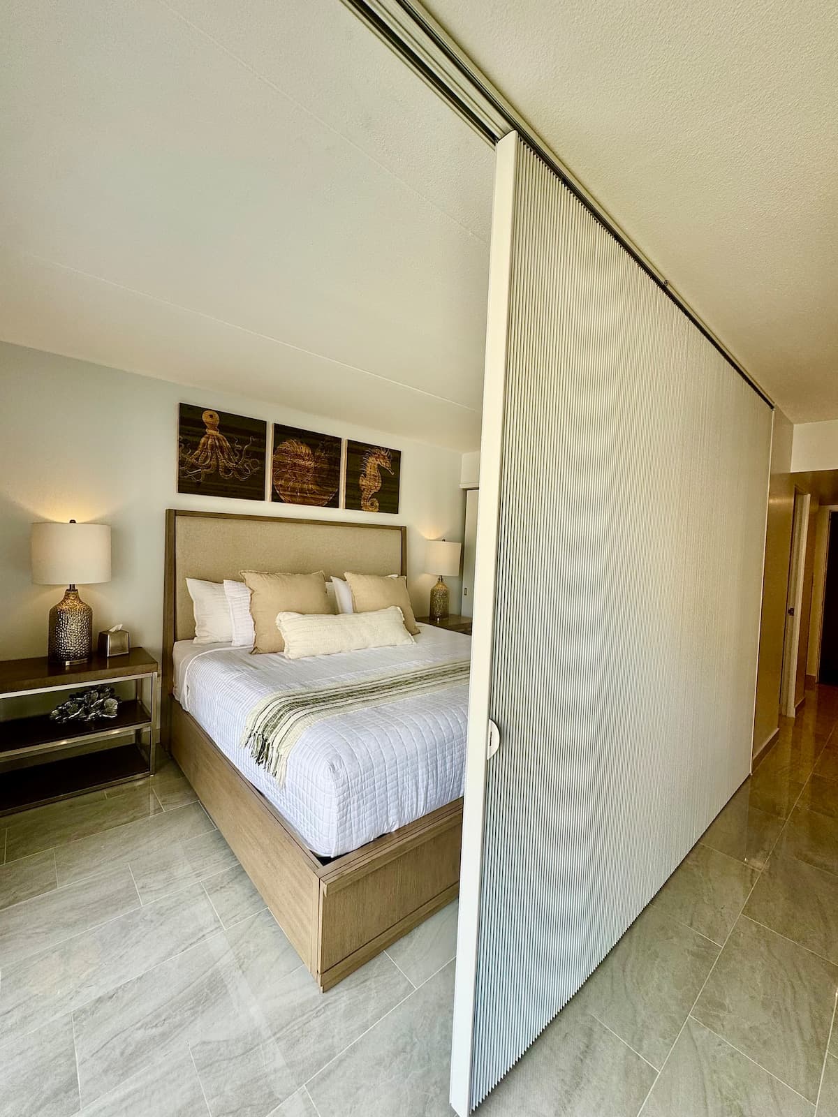 Oceanview-Luxurious Condo, free parking. - Photo 1