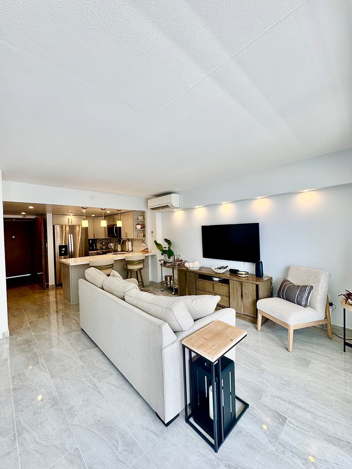 Oceanview-Luxurious Condo, free parking. - Photo 5