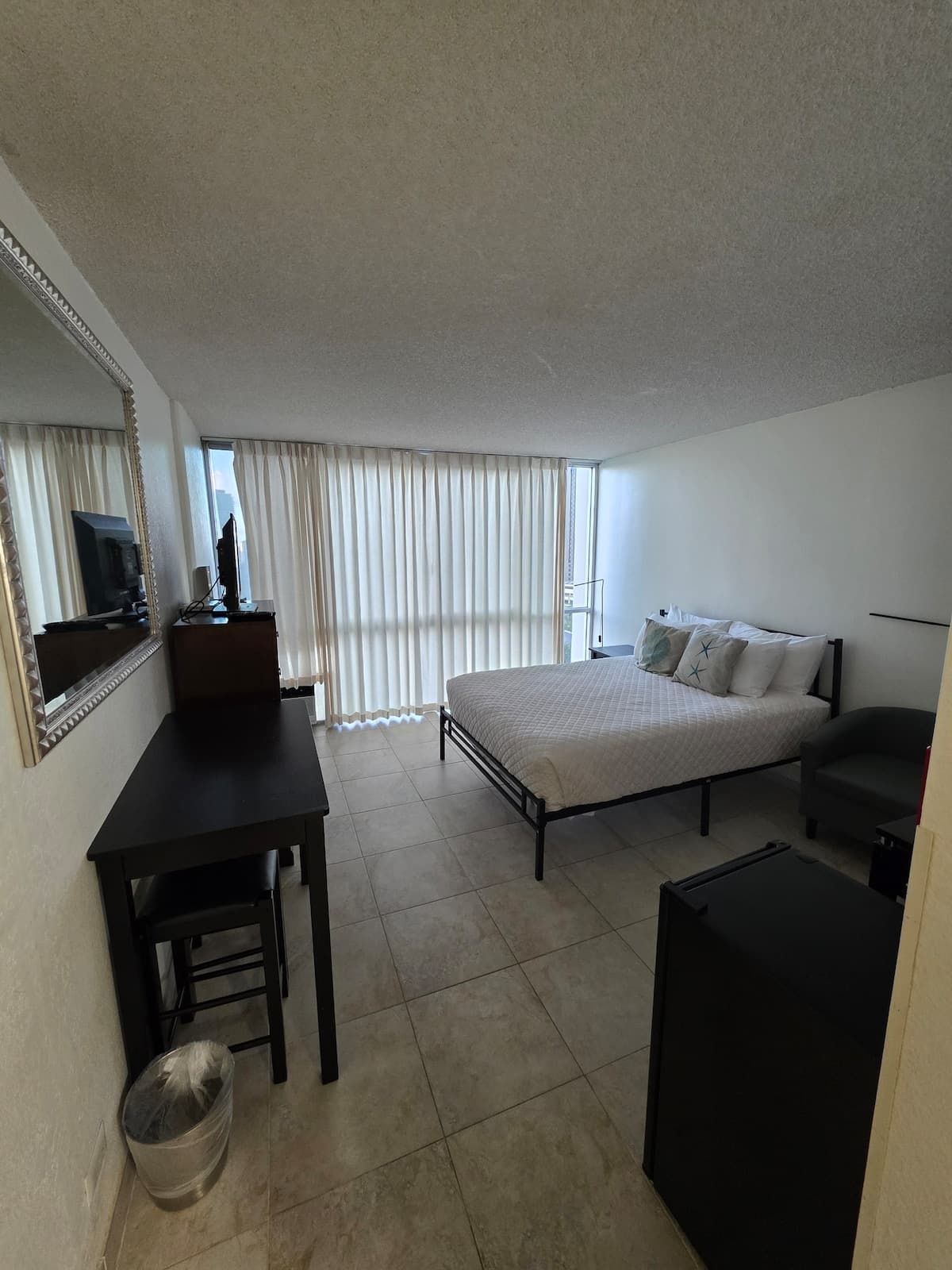 Condo in Honolulu · ★5.0 · Studio · 1 bed · 1 private bath - Photo 1