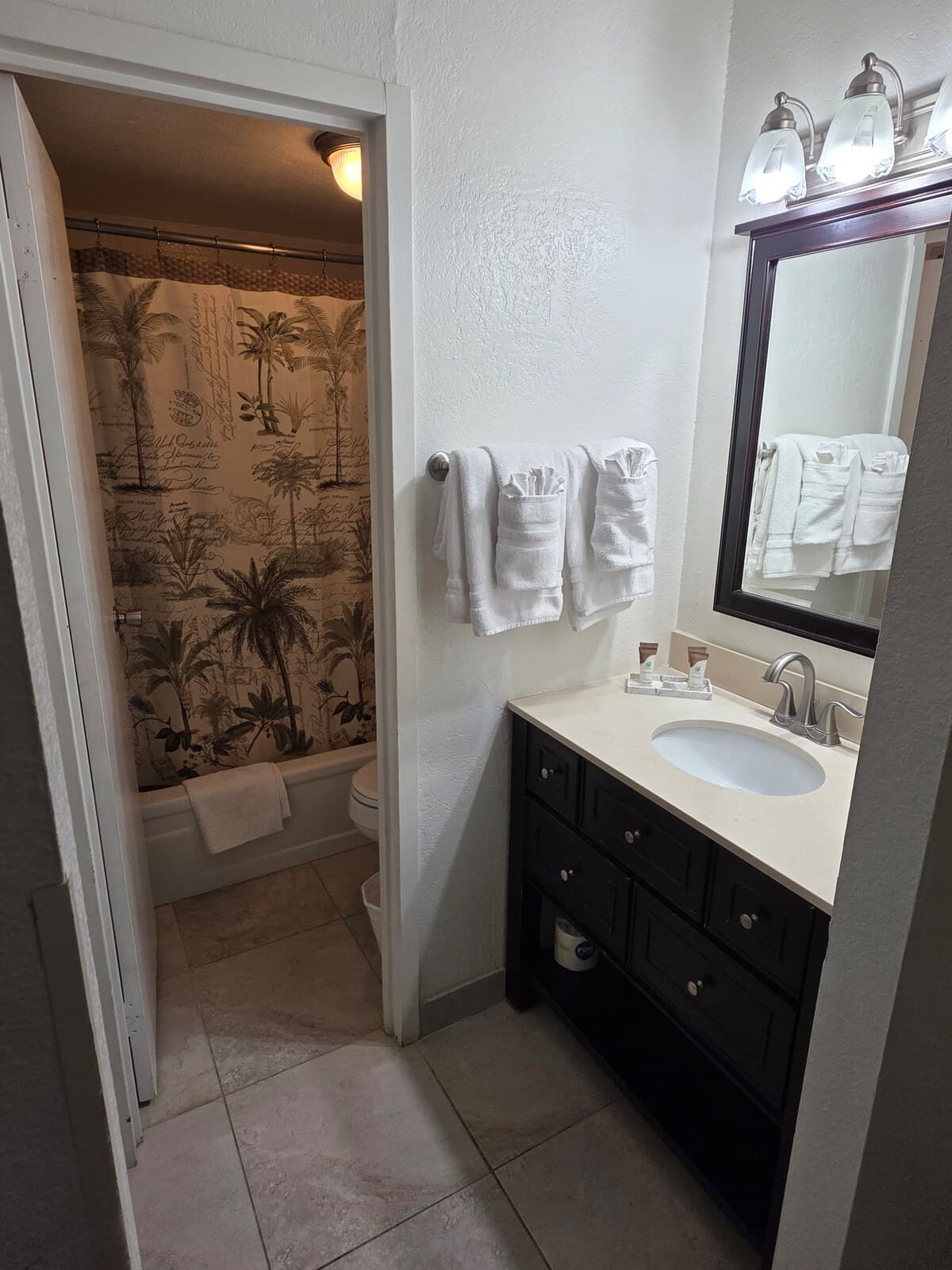 Condo in Honolulu · ★5.0 · Studio · 1 bed · 1 private bath - Photo 2