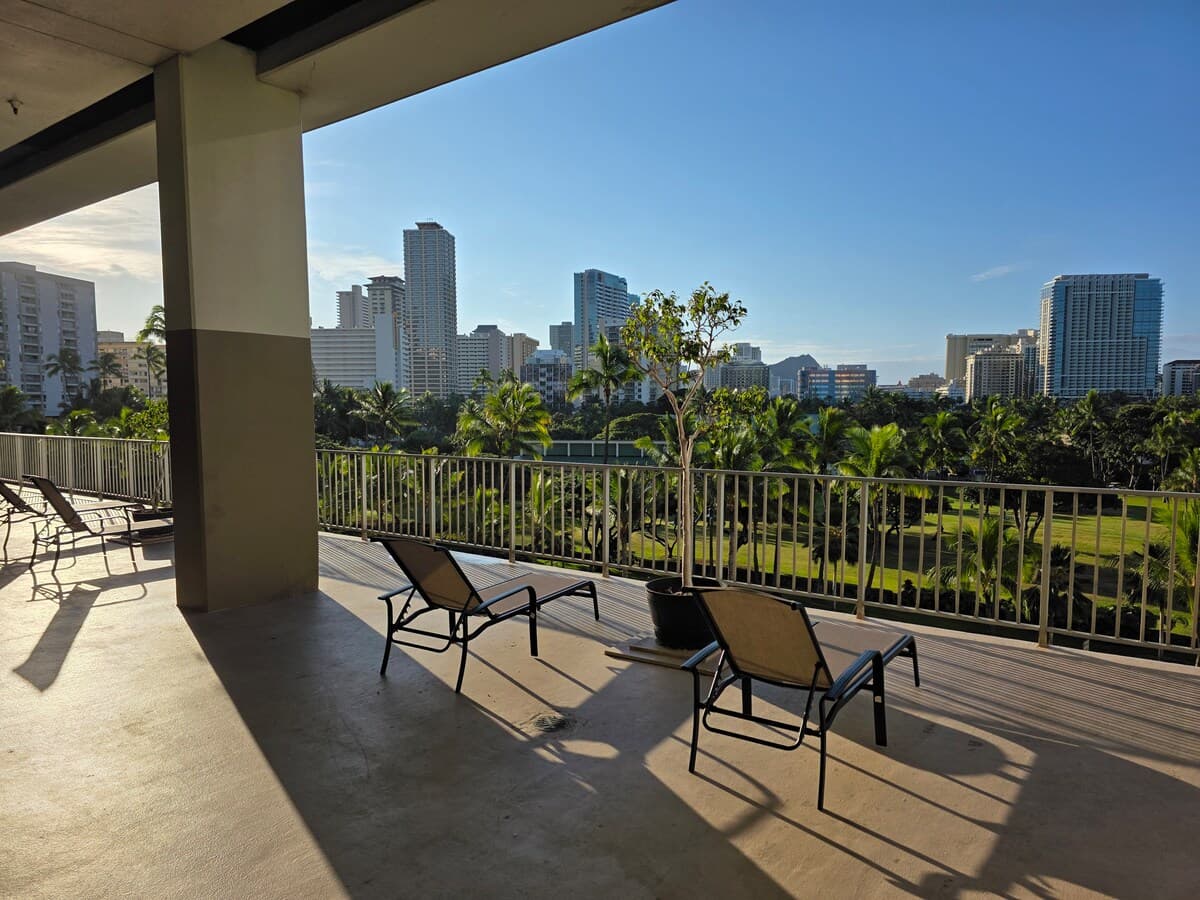 Condo in Honolulu · ★5.0 · Studio · 1 bed · 1 private bath - Photo 5