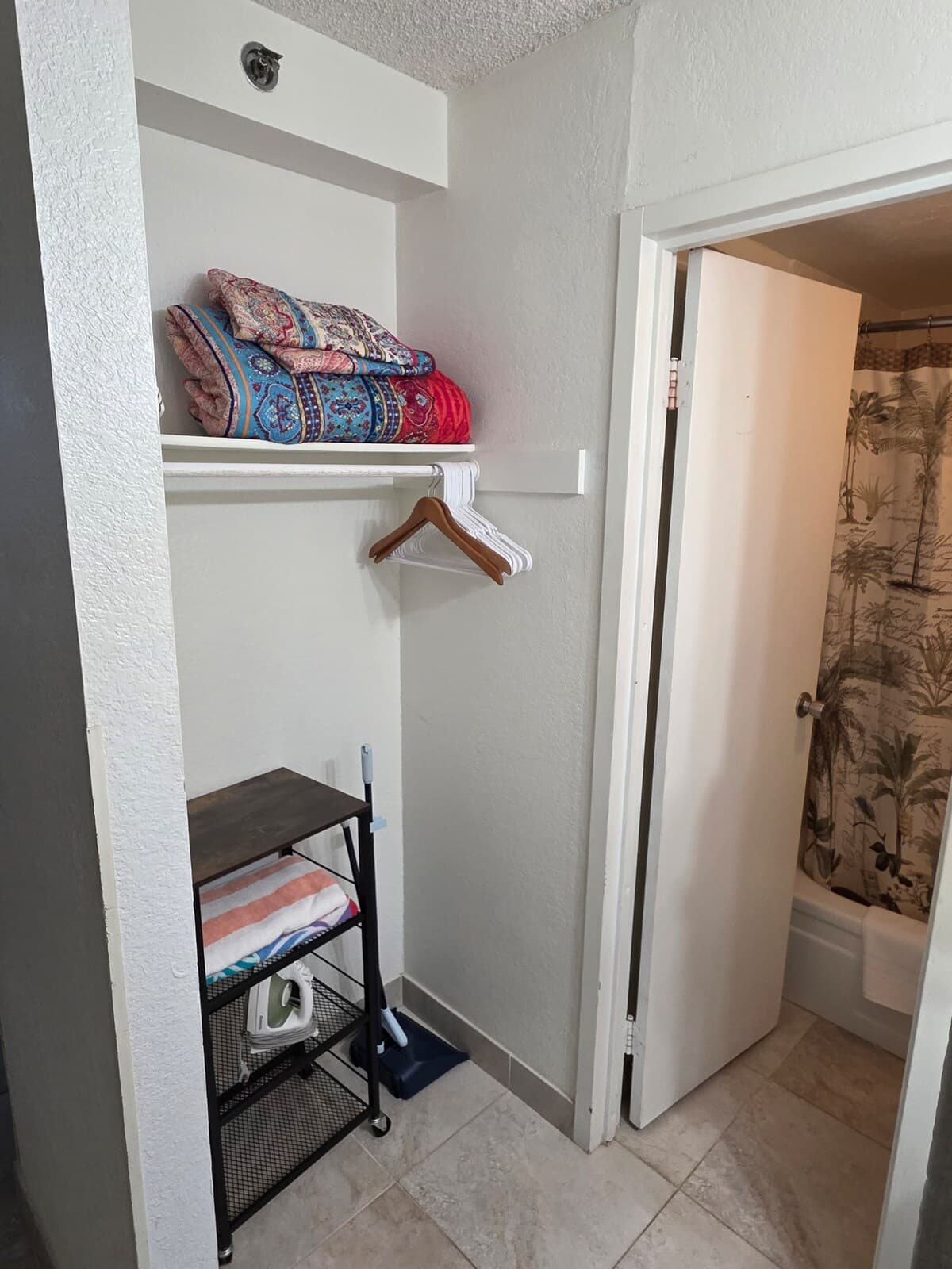 Condo in Honolulu · ★5.0 · Studio · 1 bed · 1 private bath - Photo 3