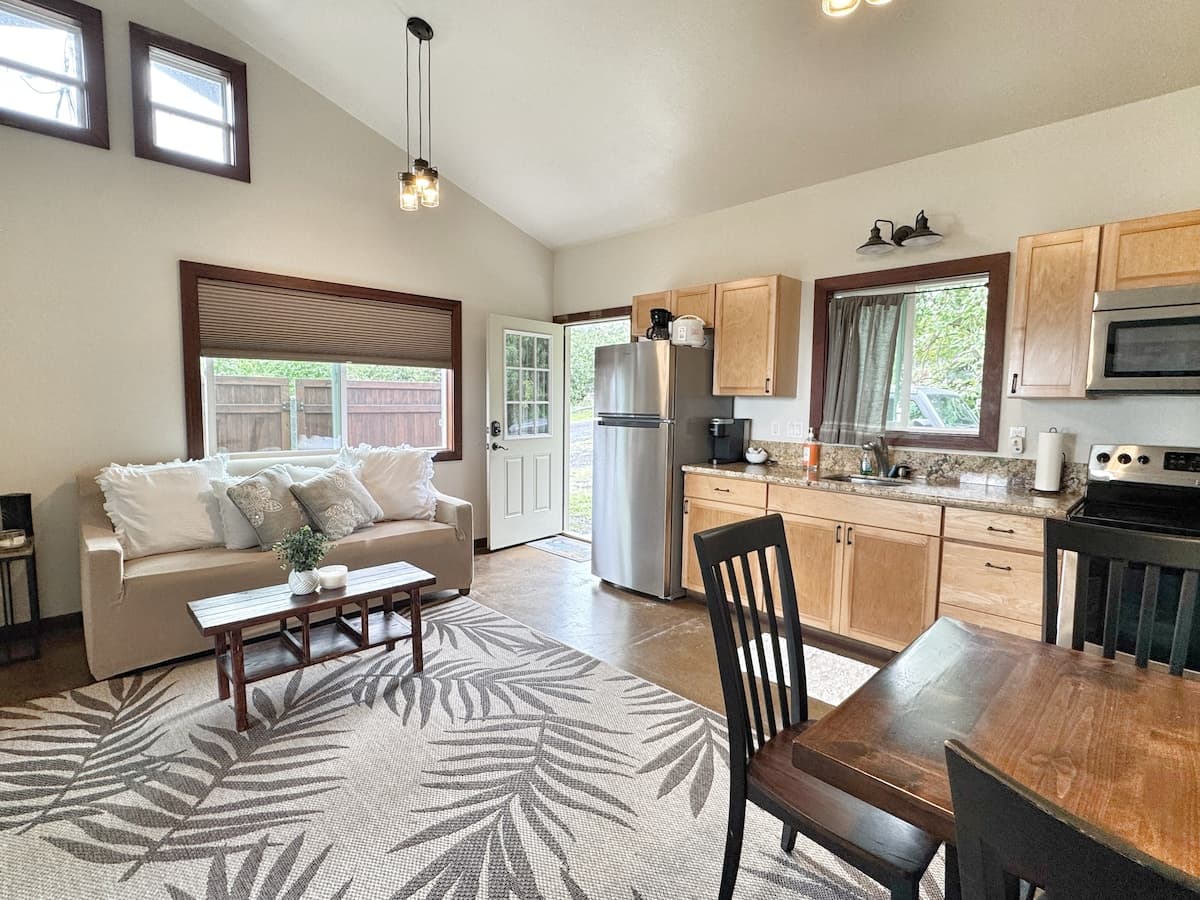 Guesthouse in Holualoa · ★4.93 · 1 bedroom · 2 beds · 1 bath - Photo 4