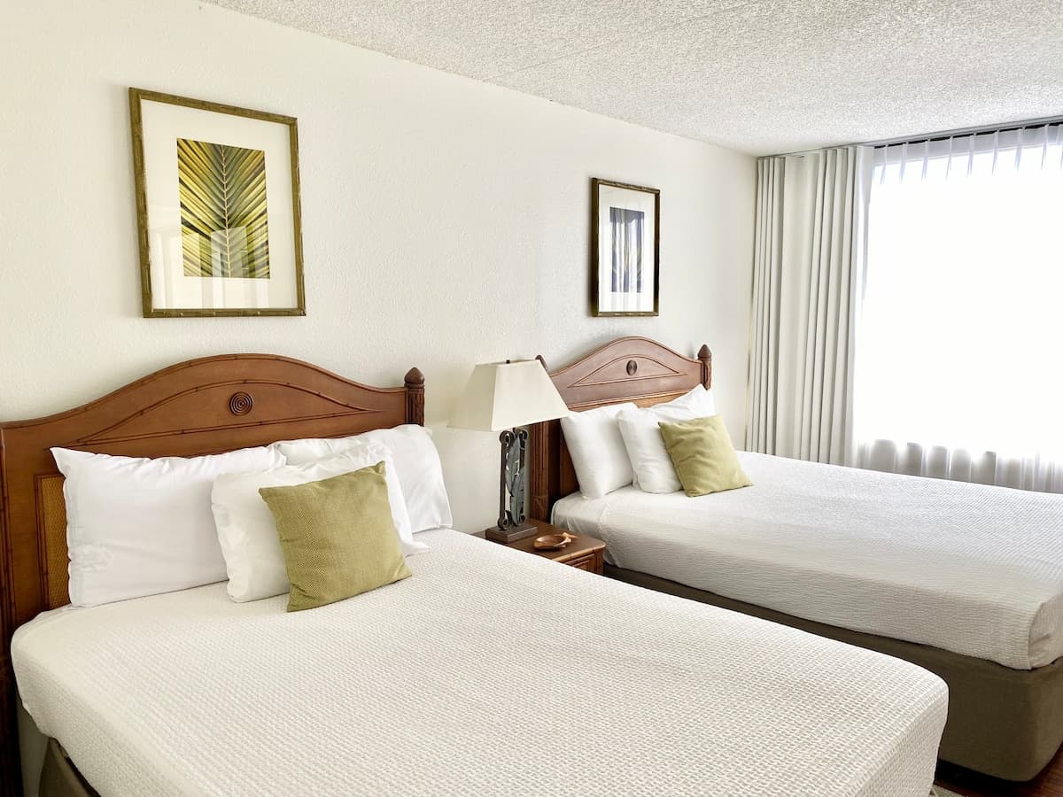 Condo in Honolulu · ★4.96 · 1 bedroom · 3 beds · 1 private bath - Photo 4