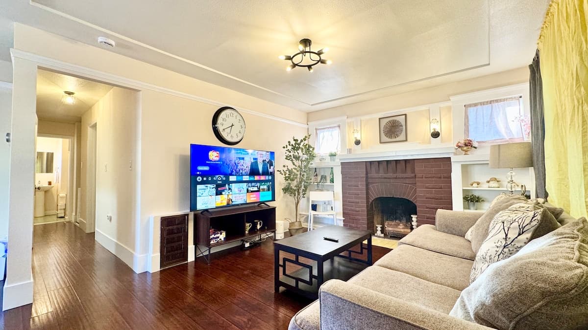 Charming Silicon Valley Bungalow, Private Yard - Photo 5