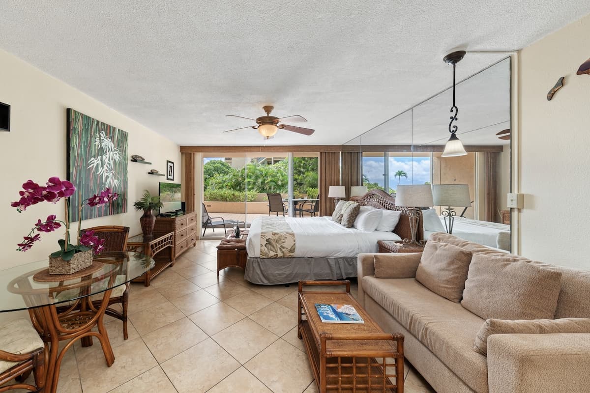 Condo in Lahaina · ★4.45 · 1 bedroom · 3 beds · 1 bath - Photo 2