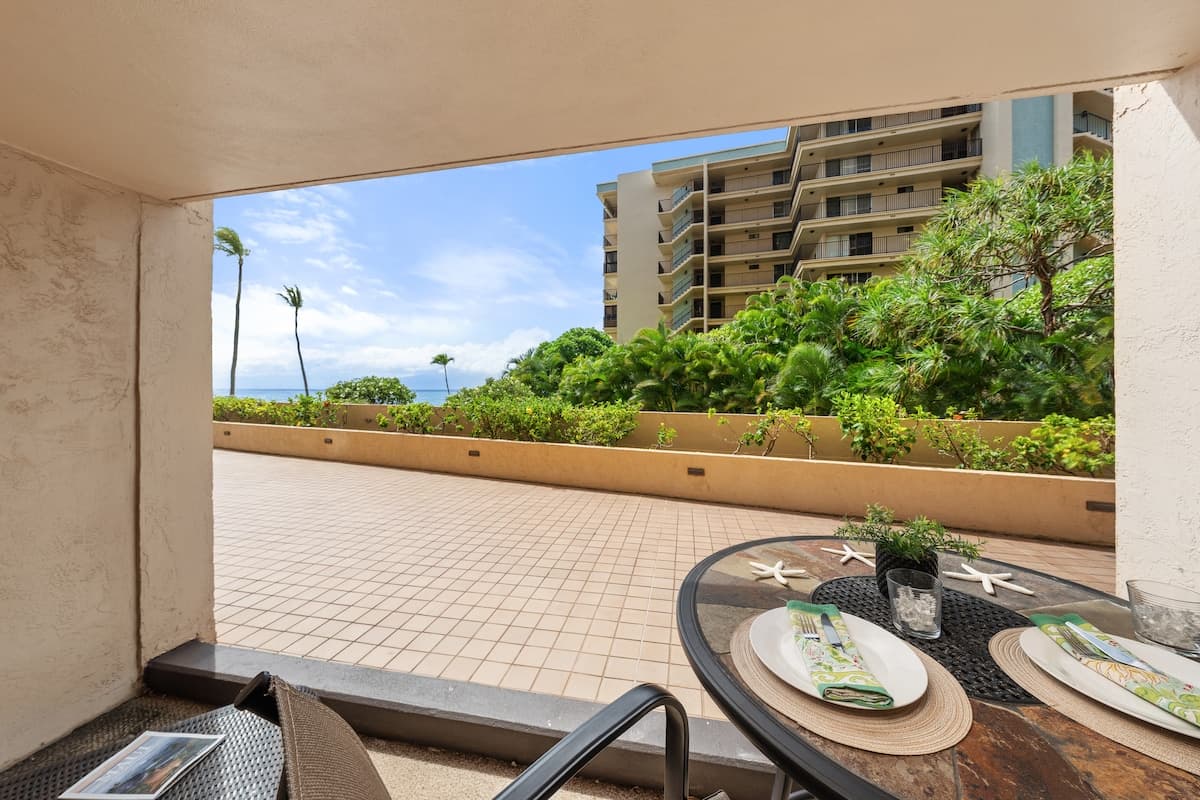 Condo in Lahaina · ★4.45 · 1 bedroom · 3 beds · 1 bath - Photo 1