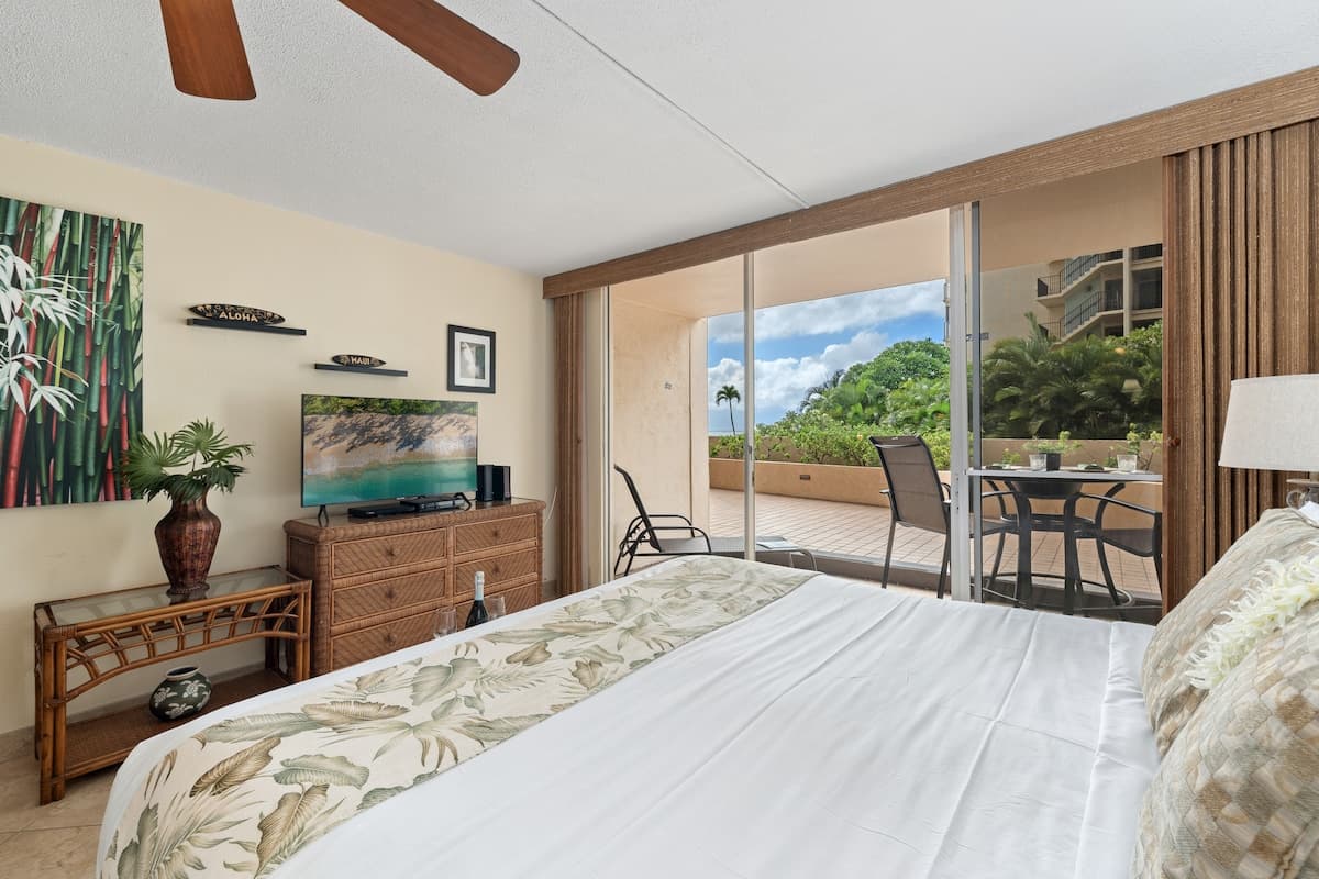 Condo in Lahaina · ★4.45 · 1 bedroom · 3 beds · 1 bath - Photo 3