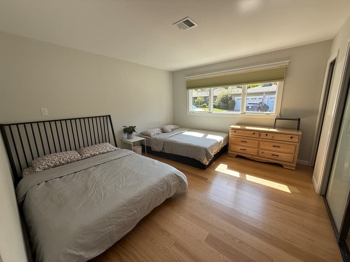 Private suite in a house - Photo 4