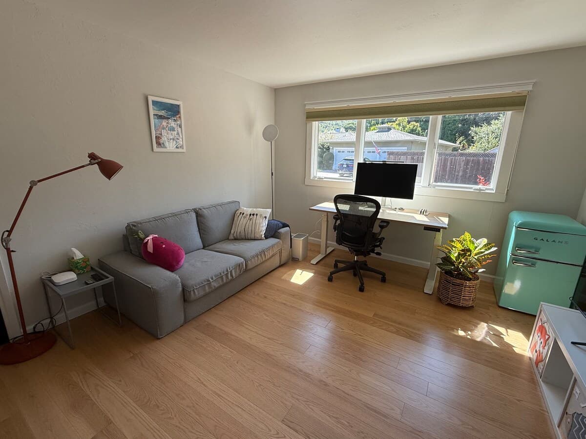 Private suite in a house - Photo 2