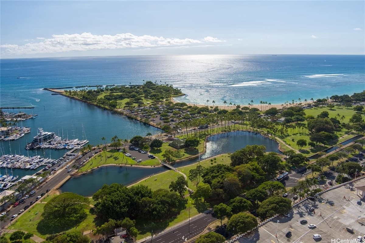 Hotel in Honolulu · ★4.76 · 1 bedroom · 2 beds · 1 private bath - Photo 2