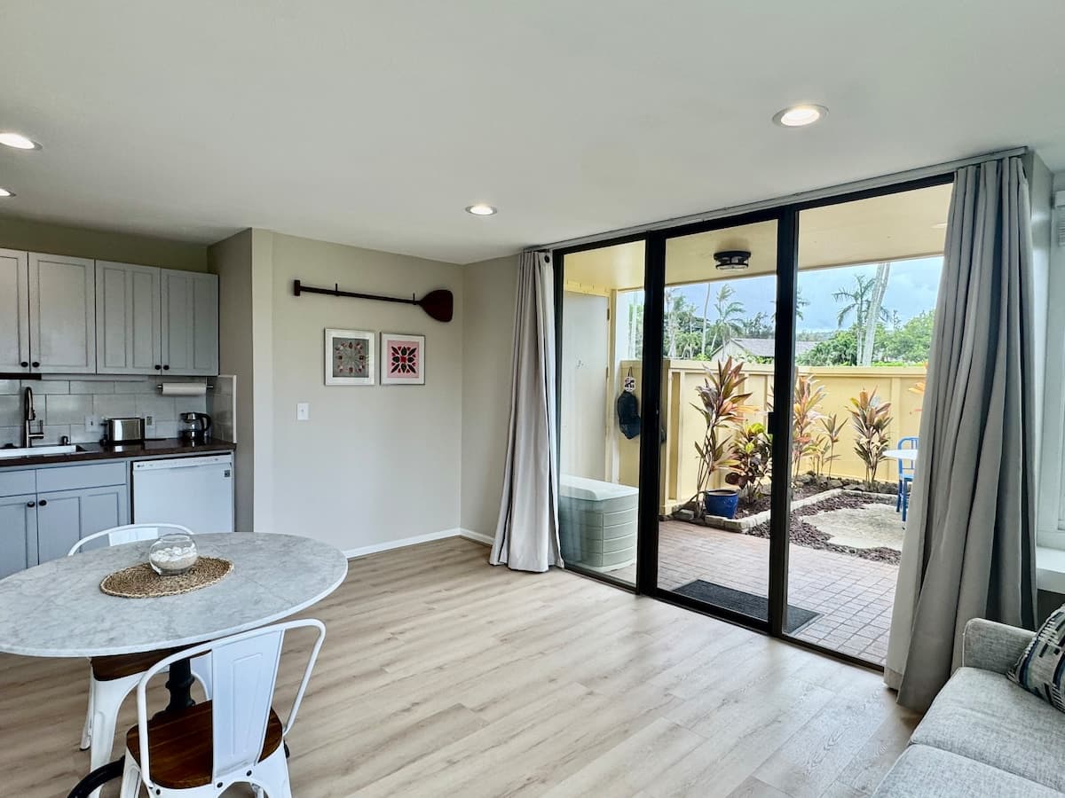 Condo in Kahuku · ★4.67 · Studio · 2 beds · 1 private bath - Photo 4