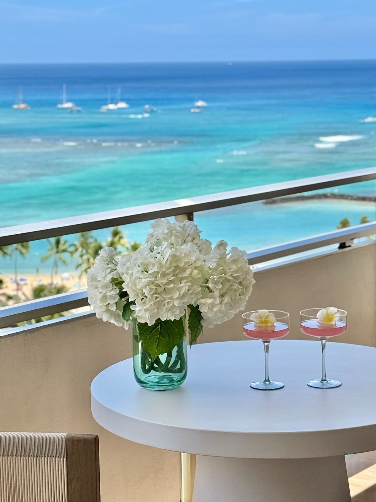 Condo in Honolulu · ★4.95 · 1 bedroom · 2 beds · 1 private bath - Photo 4
