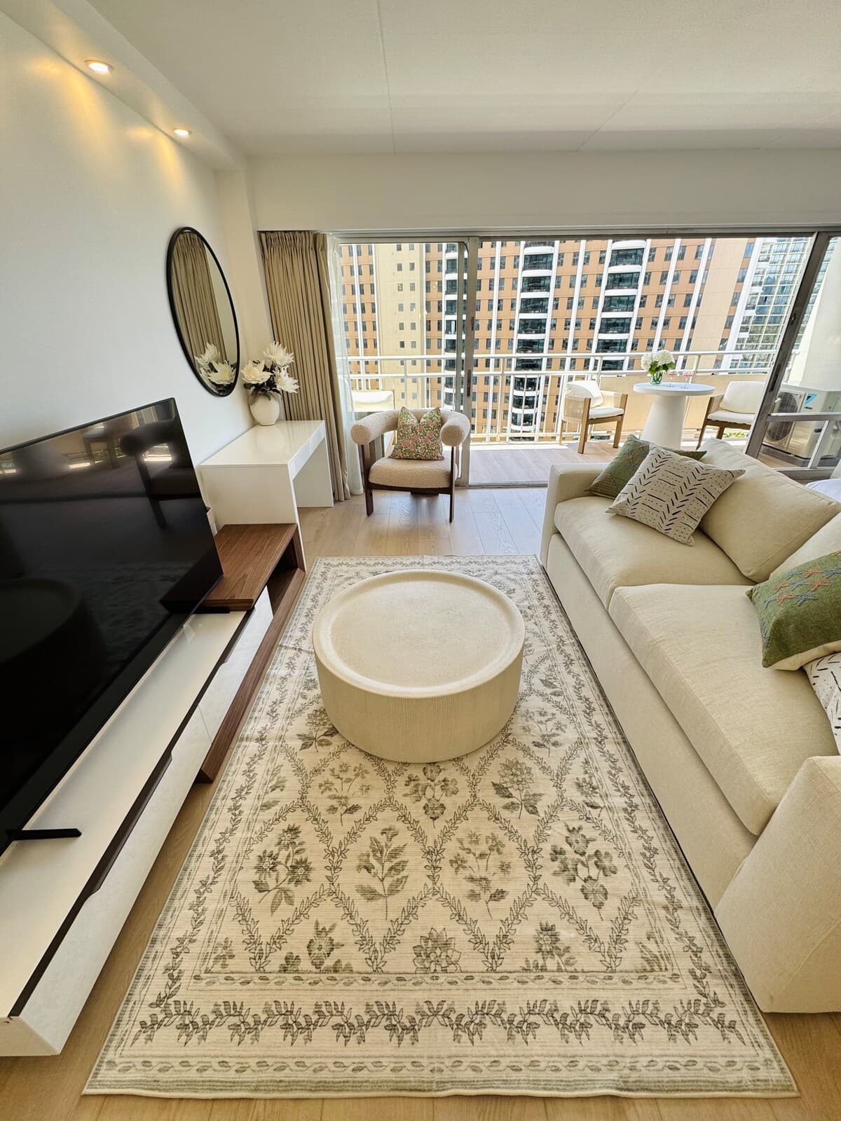 Condo in Honolulu · ★4.95 · 1 bedroom · 2 beds · 1 private bath - Photo 2