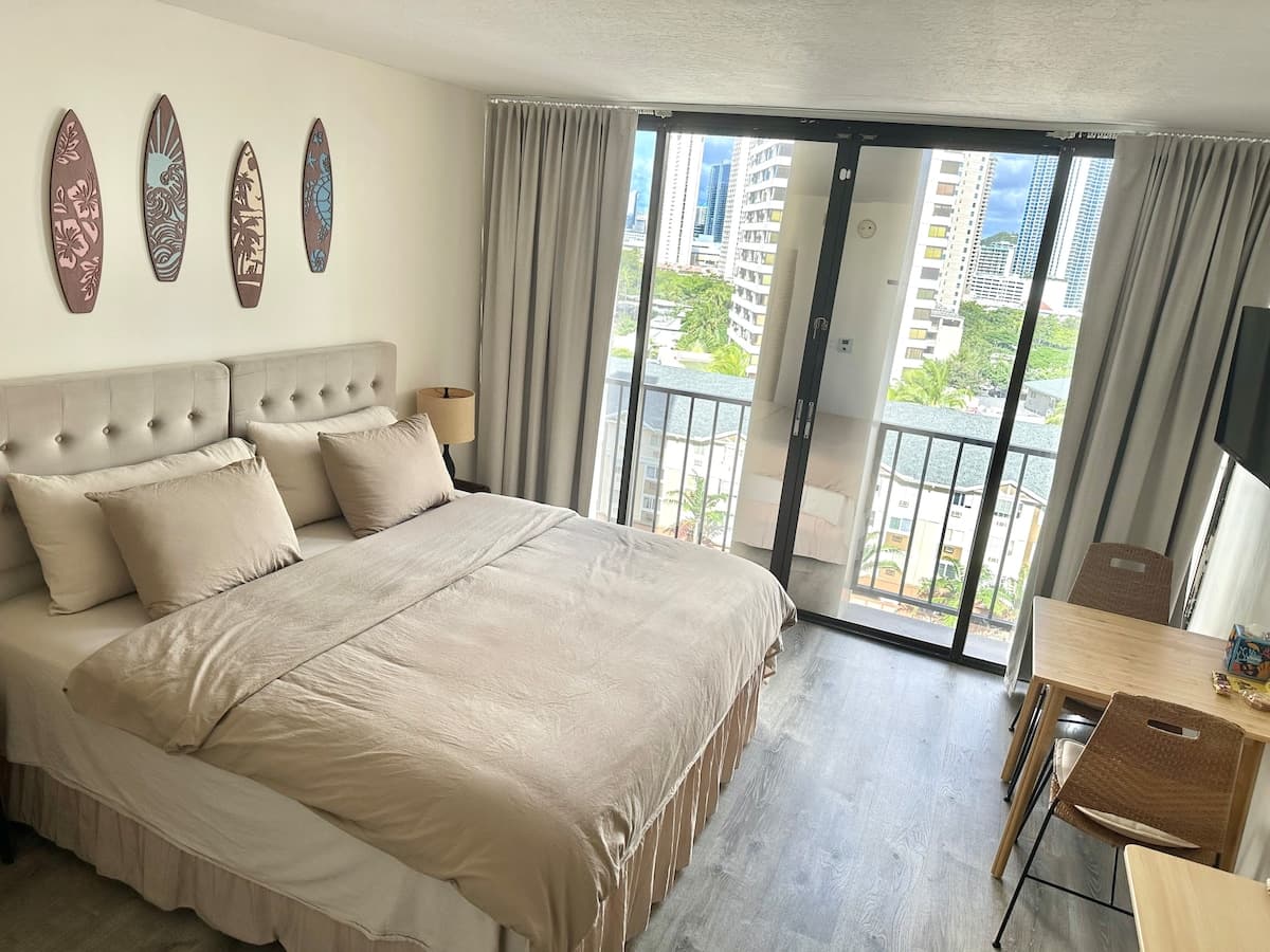 Hotel in Honolulu · ★4.9 · 1 bedroom · 1 bed · No bathroom - Photo 1