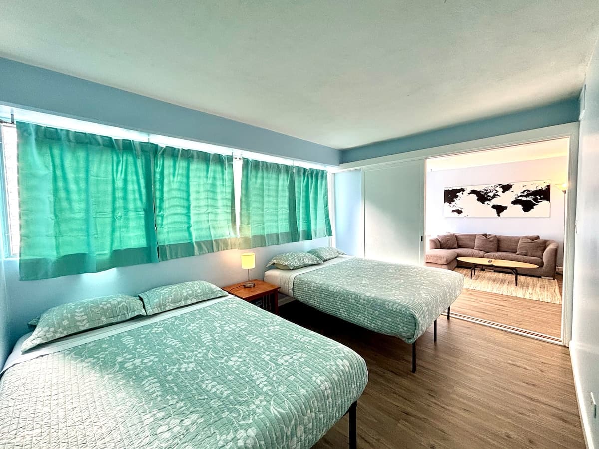 New 2BR Waikiki Condo kitchen FREE parking Pool - Photo 3