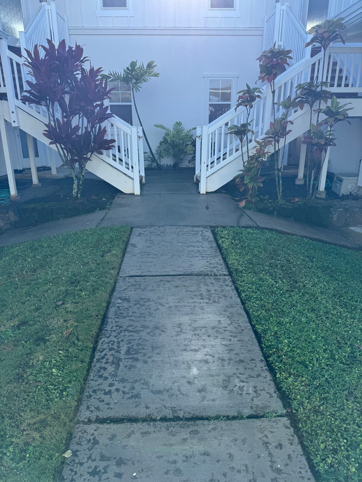 Tropical condo facing pool, lawn, & hot tub! - Photo 4