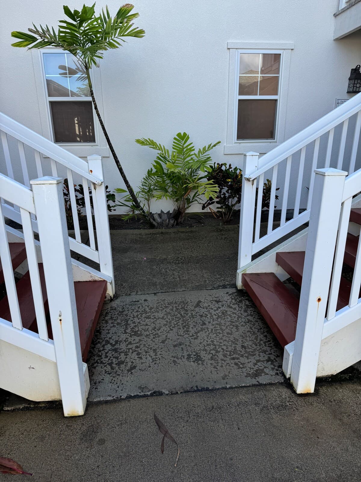 Tropical condo facing pool, lawn, & hot tub! - Photo 2