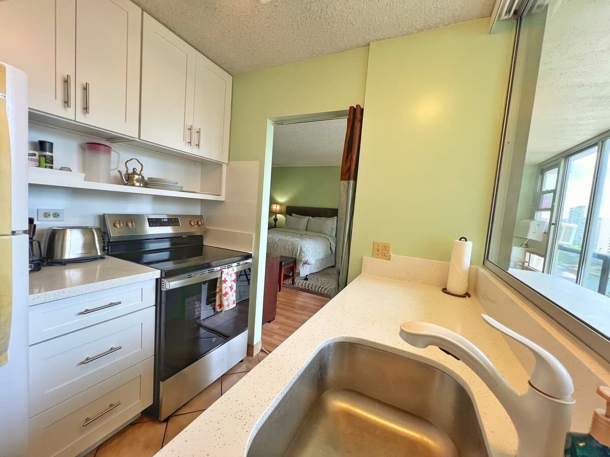 Comfy little getaway in Waikiki - Photo 3