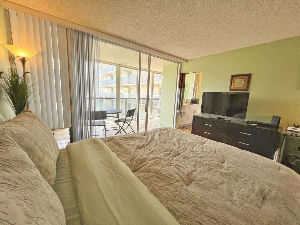 Comfy little getaway in Waikiki - Photo 4