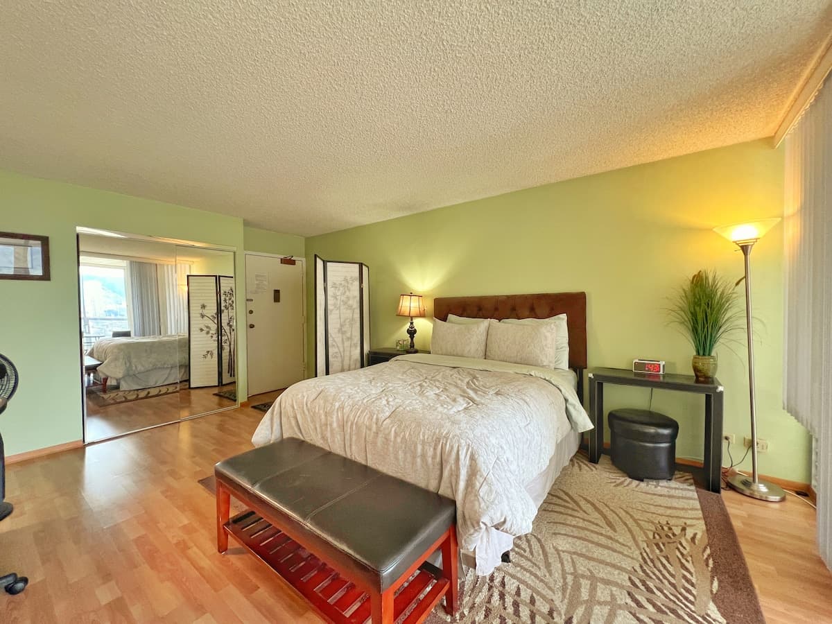 Comfy little getaway in Waikiki - Photo 1