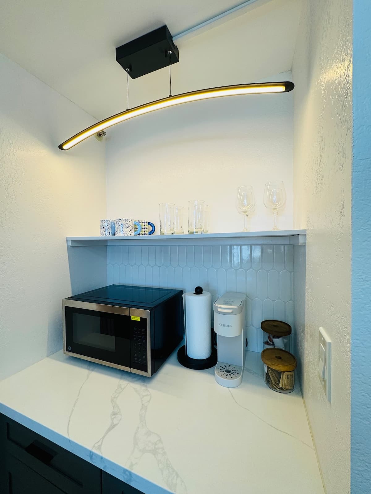 Ocean Breeze Waikiki Studio - Photo 5