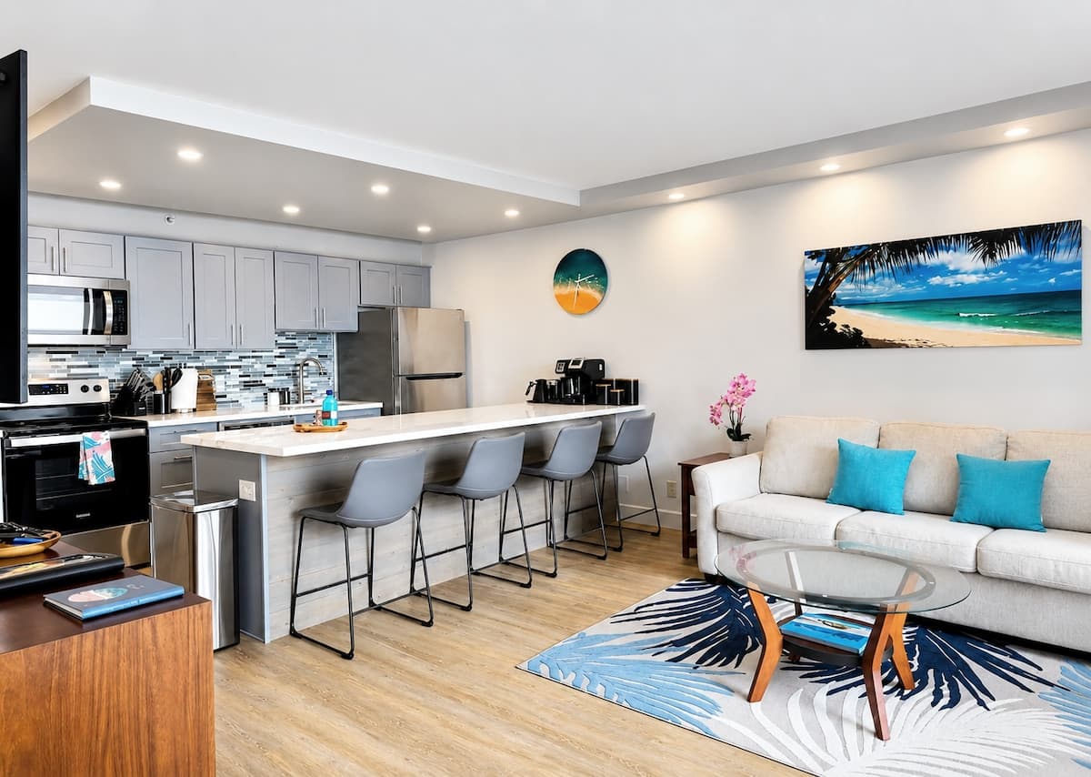 Condo in Honolulu · ★4.96 · 1 bedroom · 2 beds · 1 private bath - Photo 1