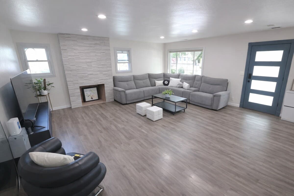 Family-Friendly Home, Fully Stocked Kitchen - Photo 3
