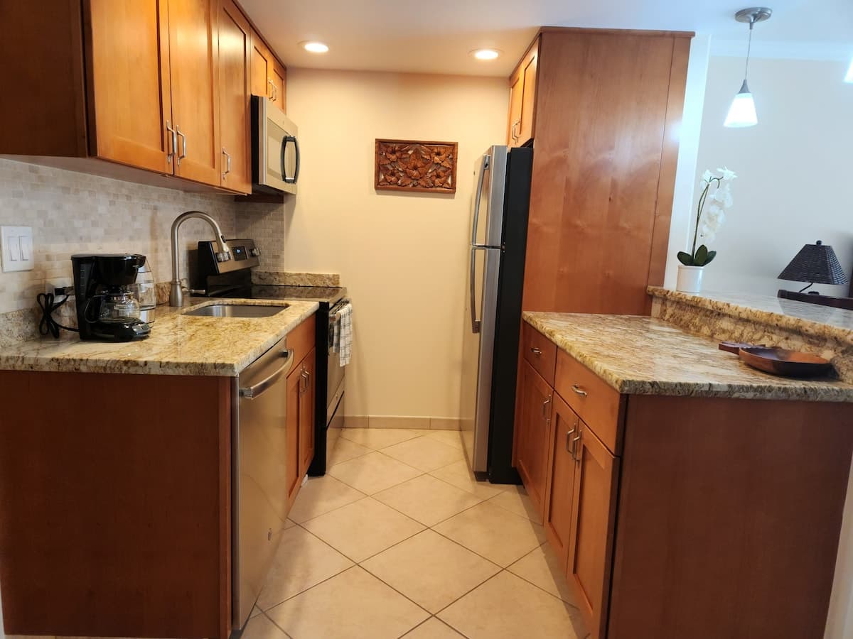 Condo in Lahaina · ★4.63 · Studio · 1 bed · 1 private bath - Photo 5
