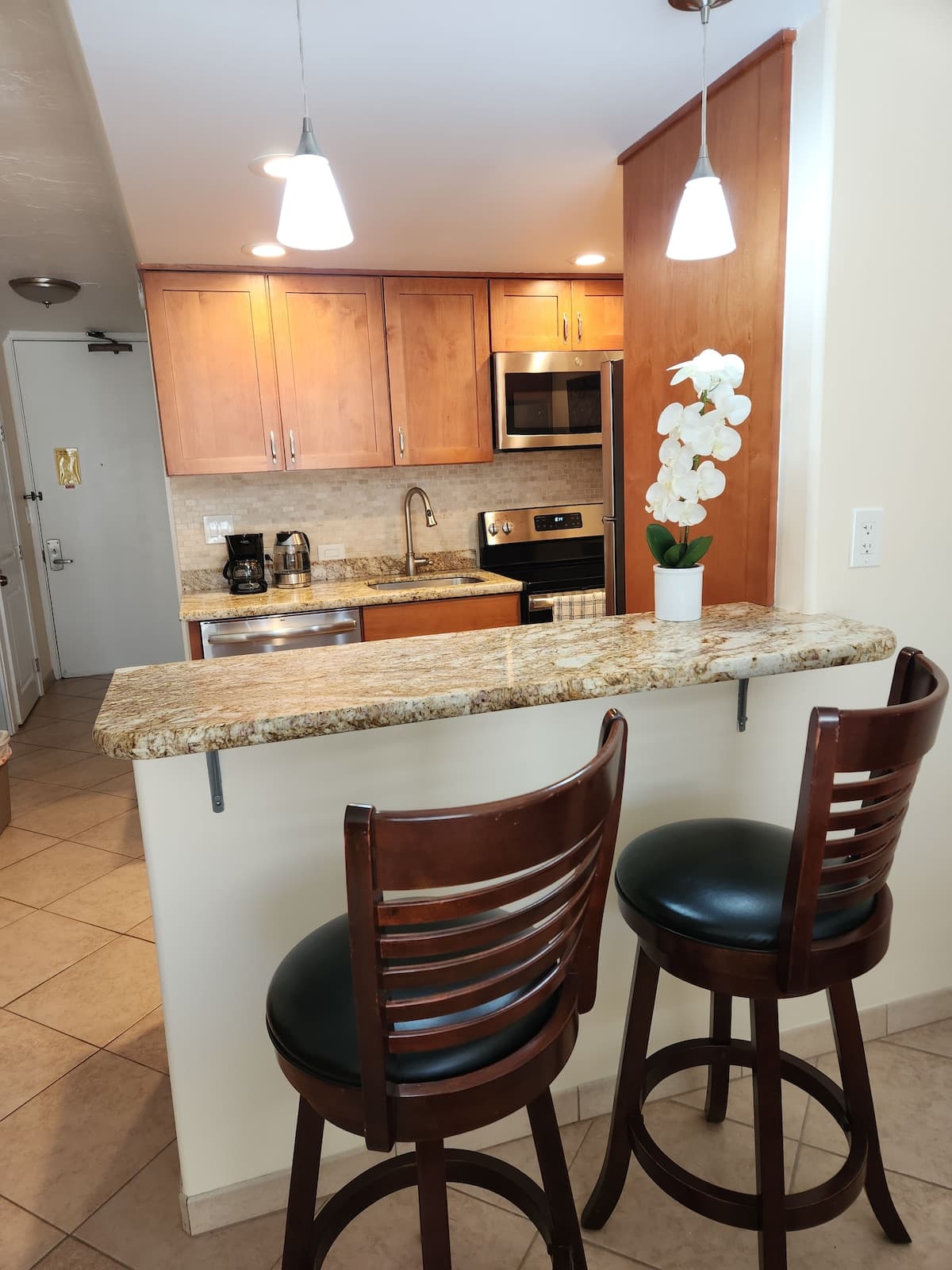 Condo in Lahaina · ★4.63 · Studio · 1 bed · 1 private bath - Photo 4