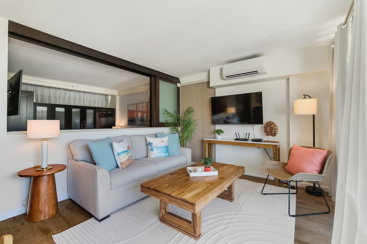 Condo in Honolulu · ★4.73 · 1 bedroom · 2 beds · 1 private bath - Photo 5